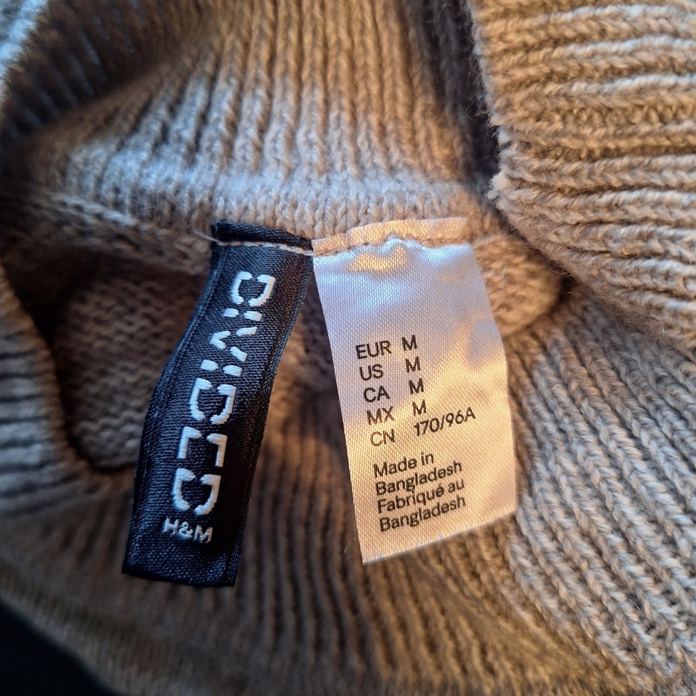 H&M Divided Gray Mock Neck Cropped Knit Sweater Size Medium - Picture 2 of 4